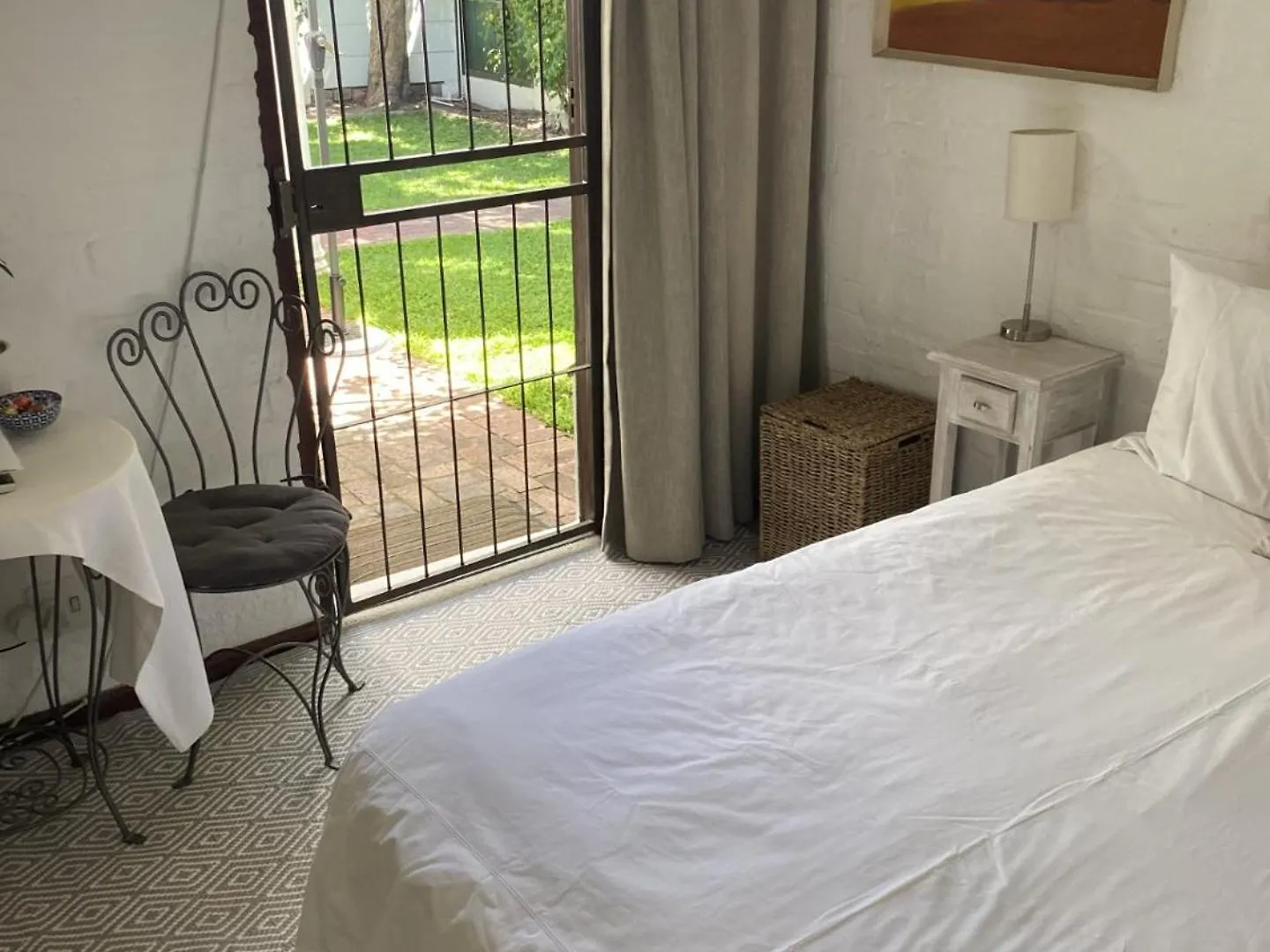 Homestay Delightful Surrey Street Apartment Cape Town