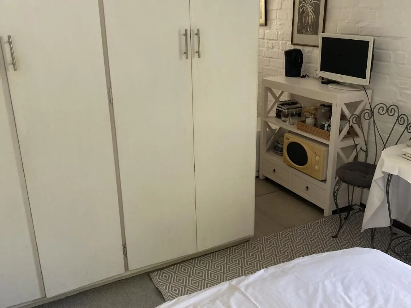 Delightful Surrey Street Apartment Cape Town Homestay