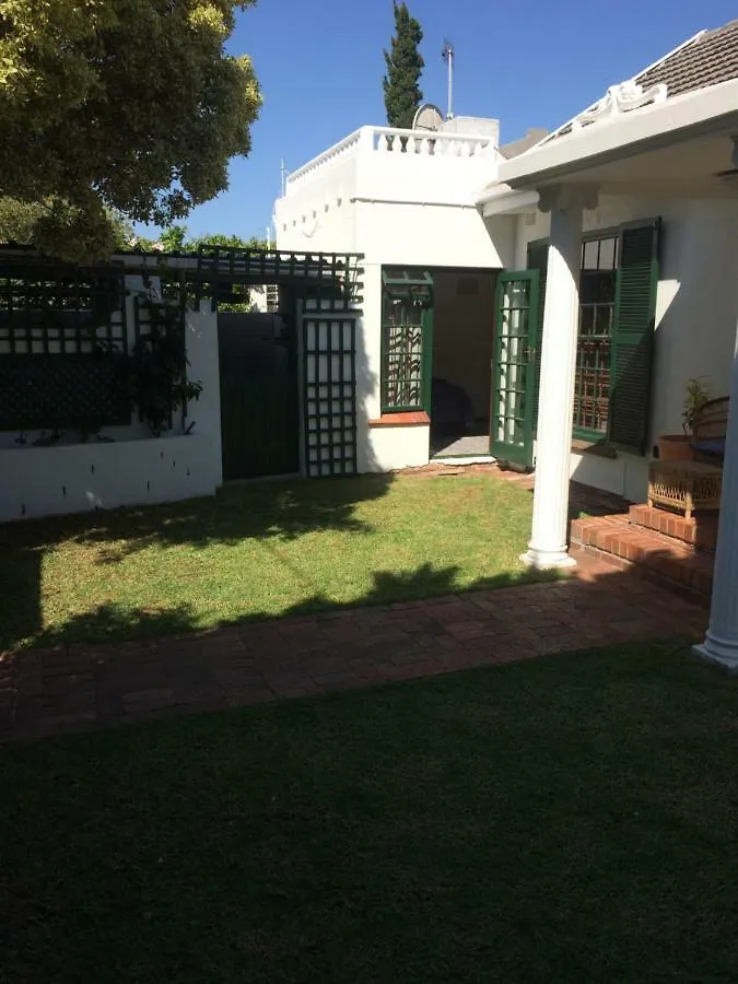Delightful Surrey Street Apartment Cape Town
